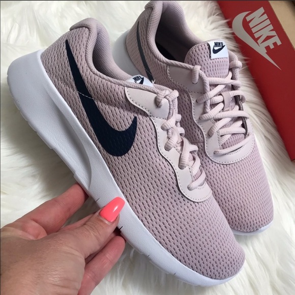 NWOB 💕NIKE TANJUN WOMENS SIZE 8 - Picture 6 of 7